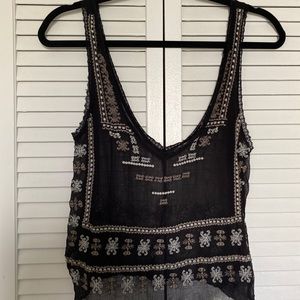 Delicate crop tank top!